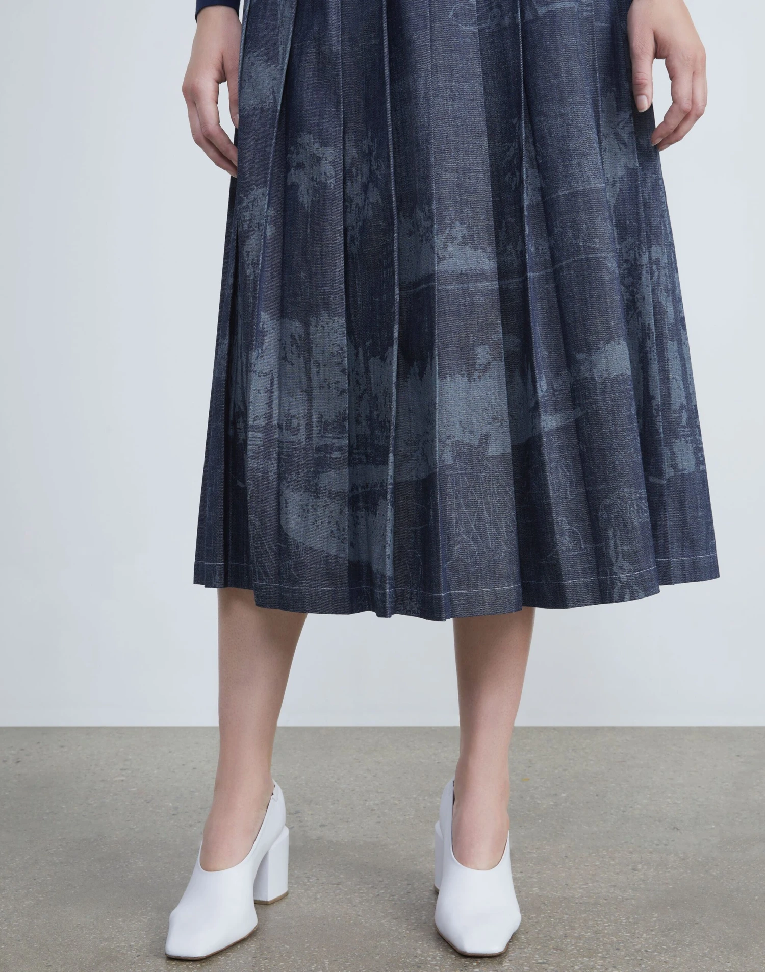 Postcards Laser Print Chambray Skirt 6 Postcards Laser Print Chambray Skirt - Image 6