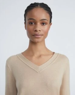 Fine Gauge Cashmere V-Neck Sweater -Chic Daily Fashion mwcb9r kc61 dune detail
